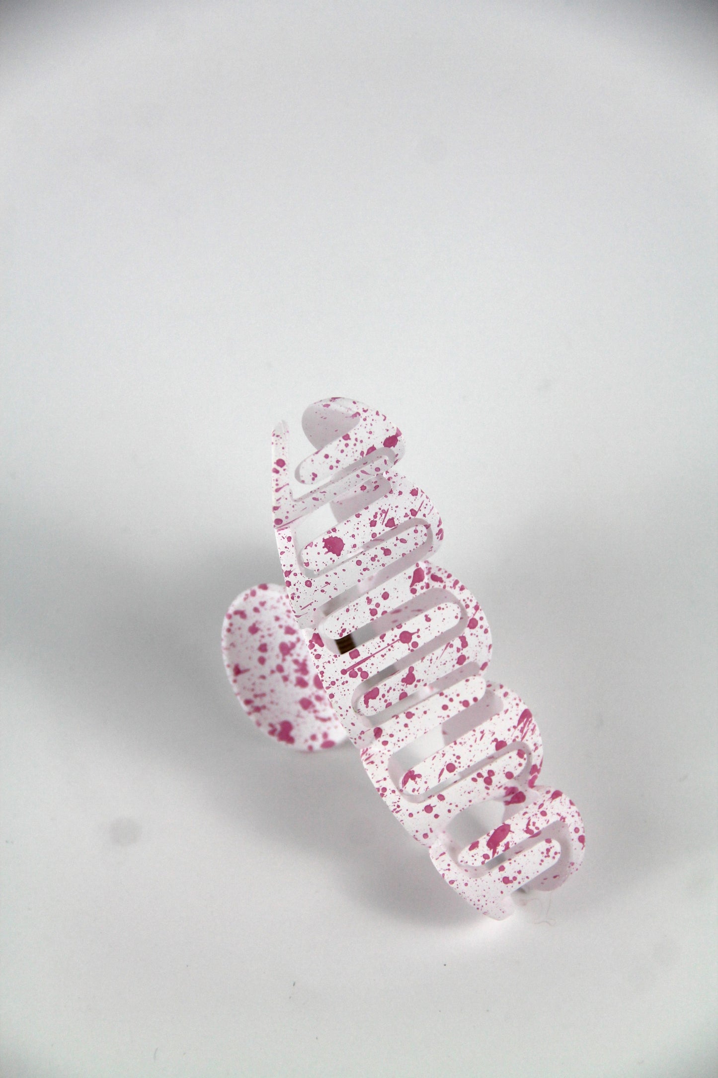 Speckled croissant hair claw - Pink