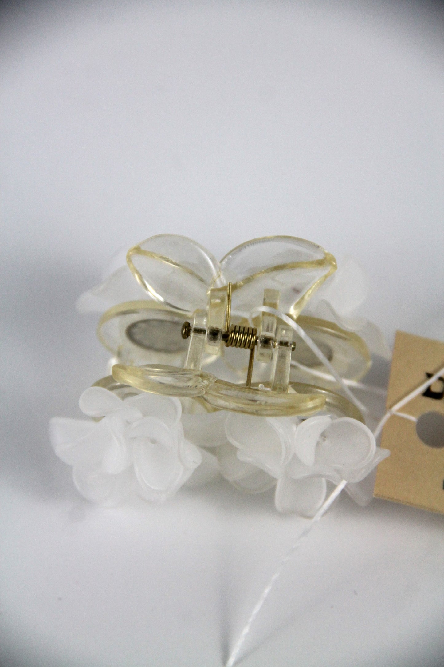 Small FLEUR flower hair claw - White