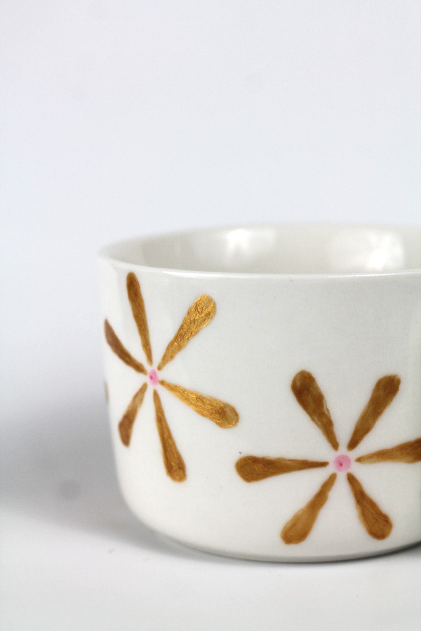 Porcelain FLOWER cappuccino mug - Gold